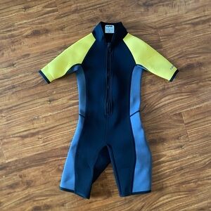 NRS Kids Gray Yellow Short Sleeve Shorts Neoprene Wetsuit Size XS Beach Tropical